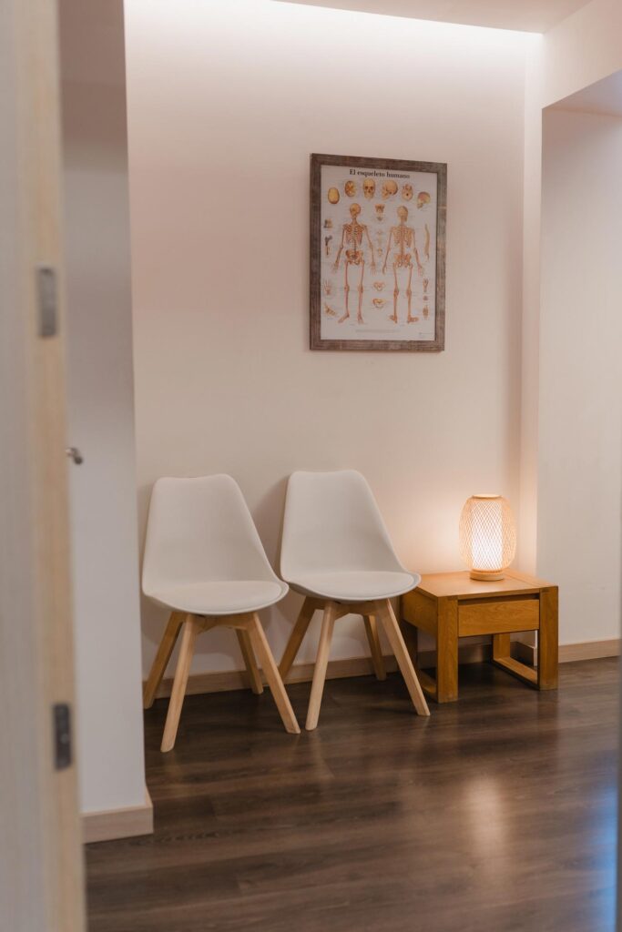Sala de espera del centro de fisioterapia de Markel Gómez